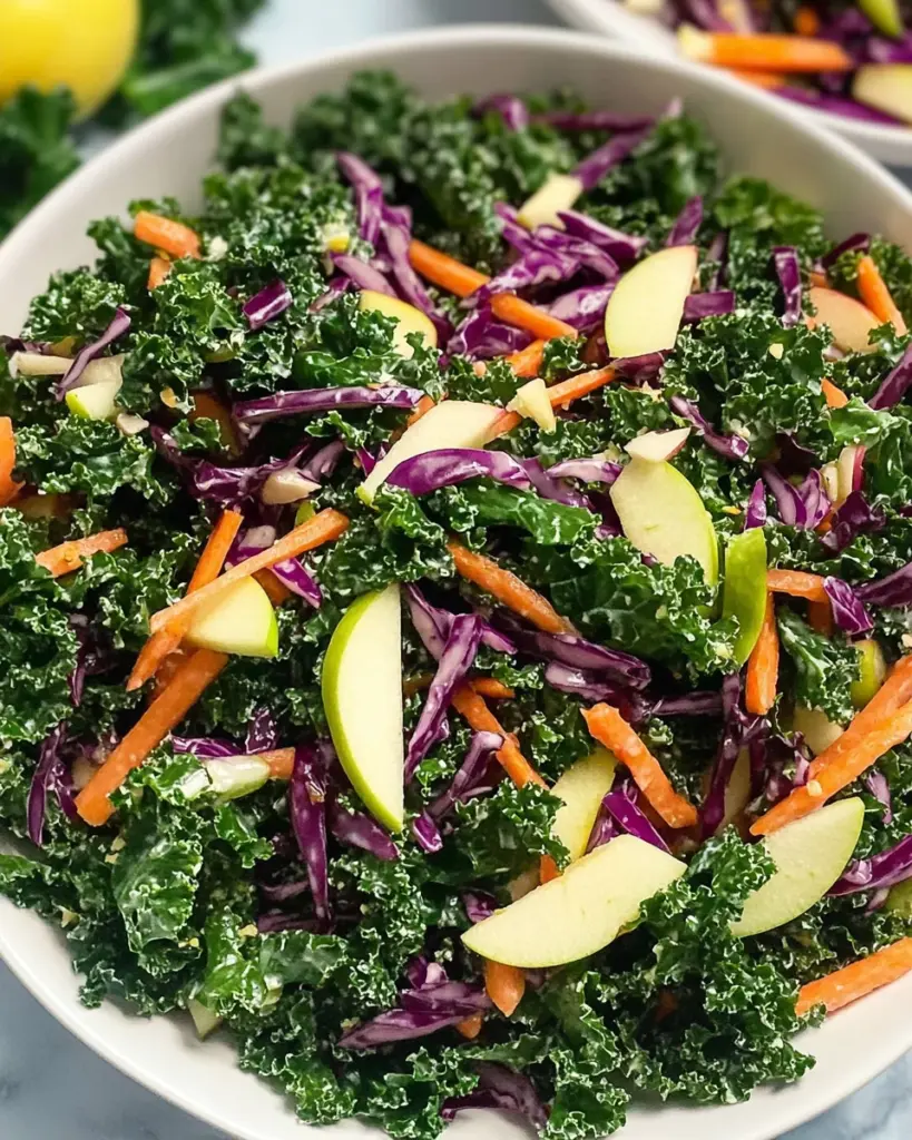 Massierter Grünkohl-Salat (Winterlicher Rohkostsalat)